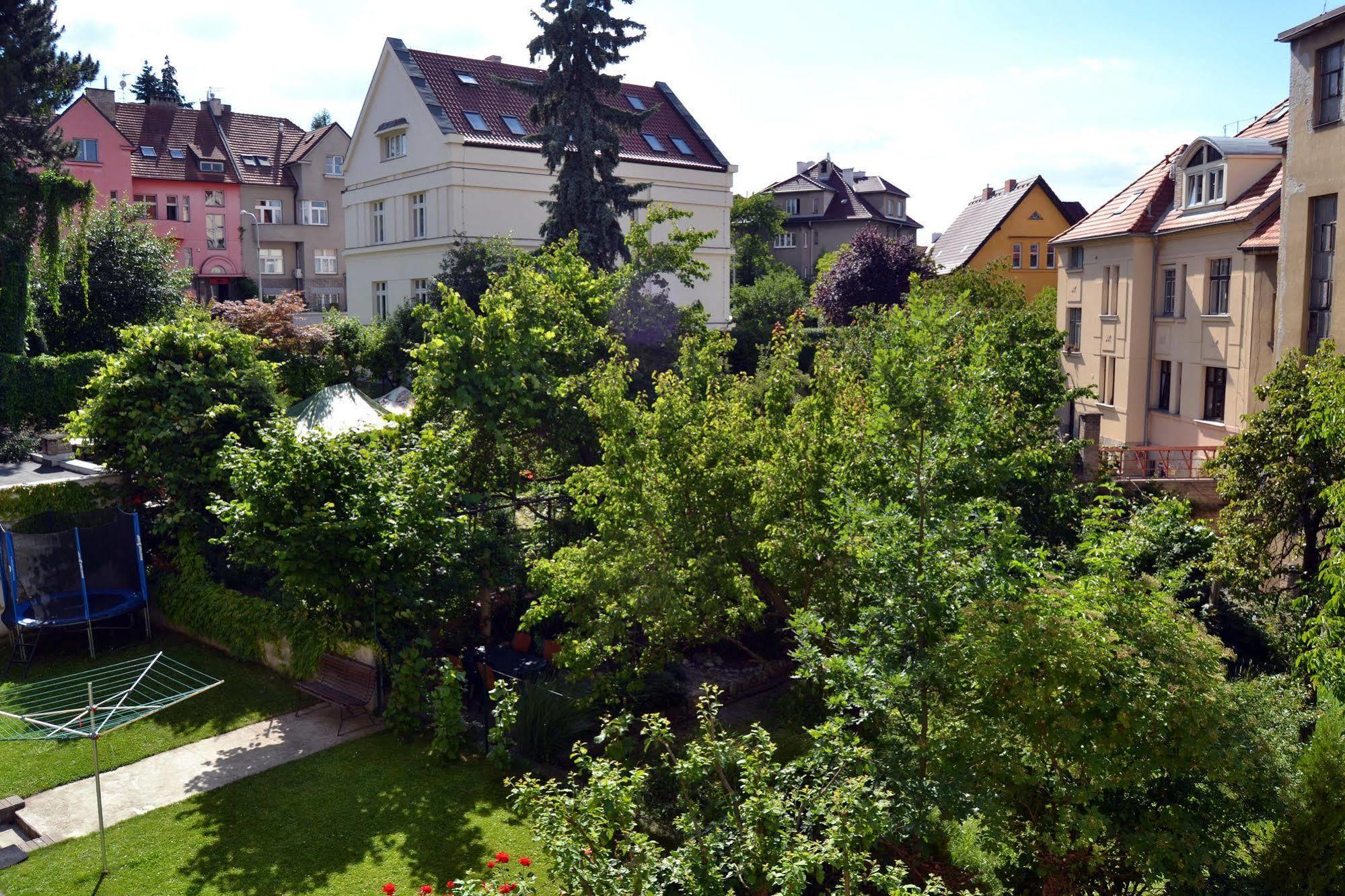 Jezerka Apartments Prague Exterior photo