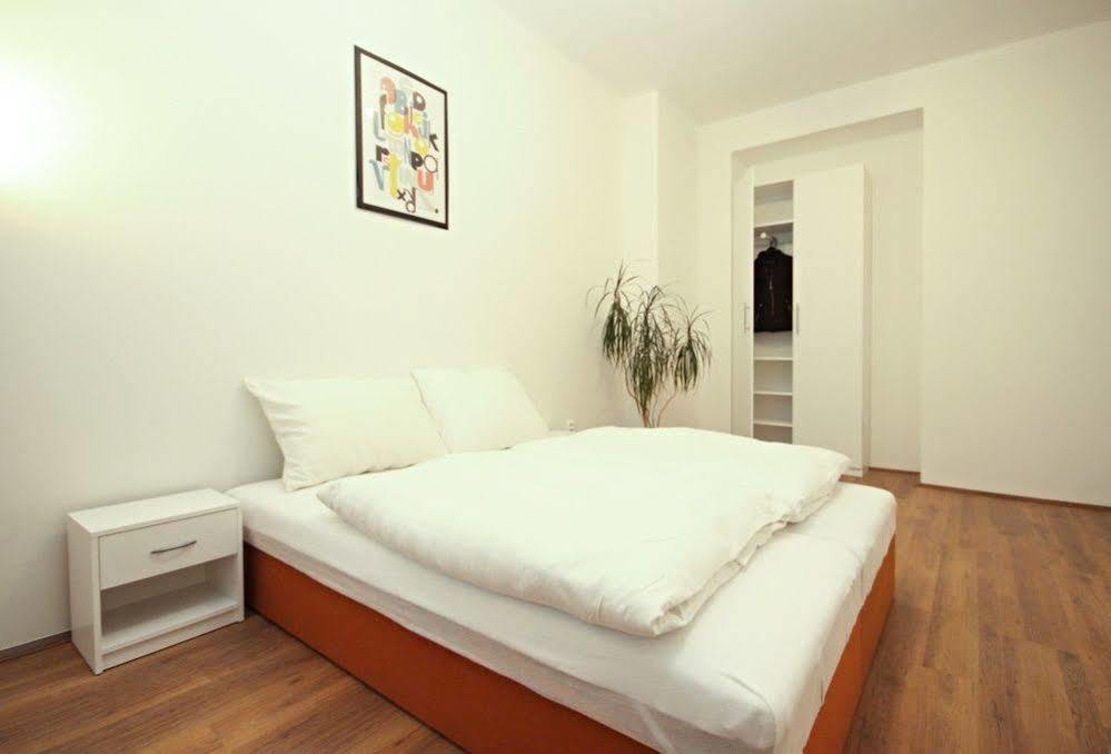 Jezerka Apartments Prague Exterior photo
